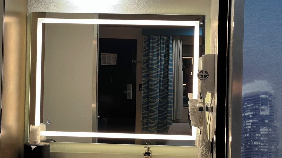 Hypo-allergenic bedding, iron/ironing board, free WiFi, bed sheets