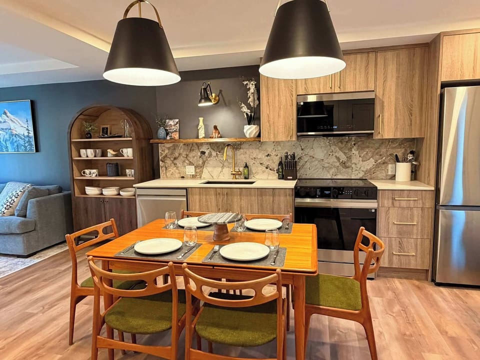 Stunning dining with amazing lighting