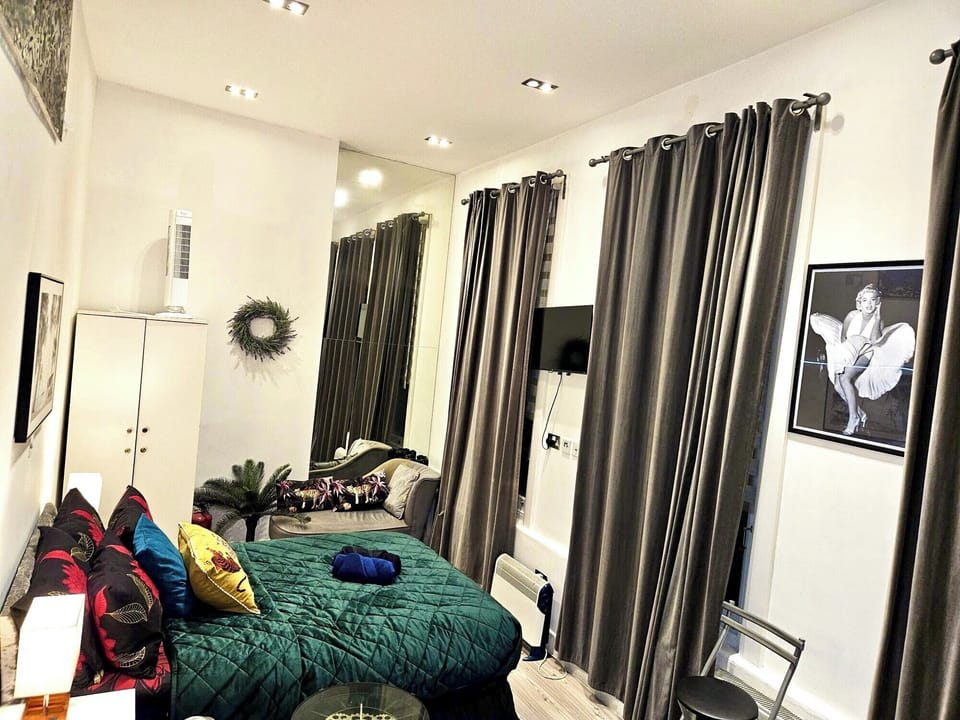 Iron/ironing board, WiFi (free), bed sheets