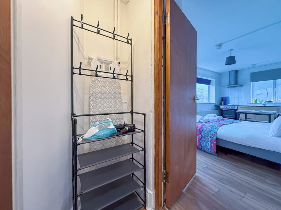 WiFi (free), bed sheets