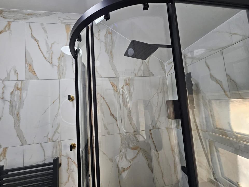 Cozy Studio - Sleeps 2 - Cardiff City Centre Apartment in Cardiff