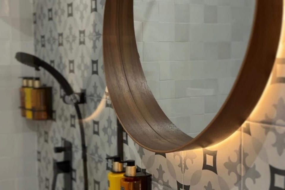 Shower, towels