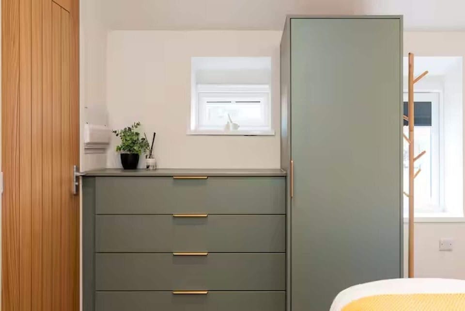 Iron/ironing board, WiFi (free), bed sheets
