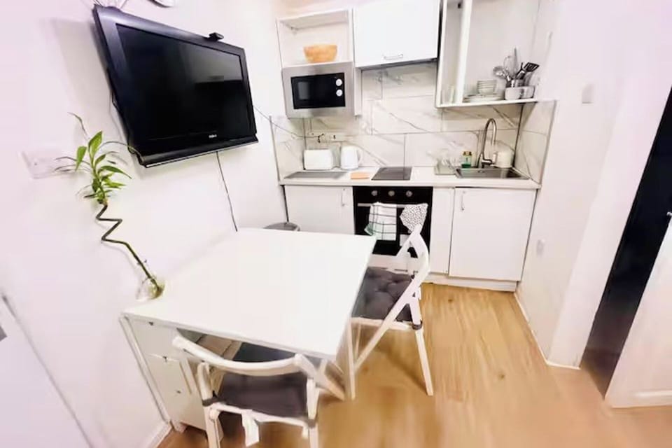 Fridge, microwave, stovetop, electric kettle