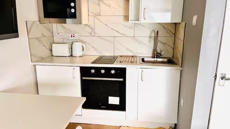 Fridge, microwave, stovetop, electric kettle
