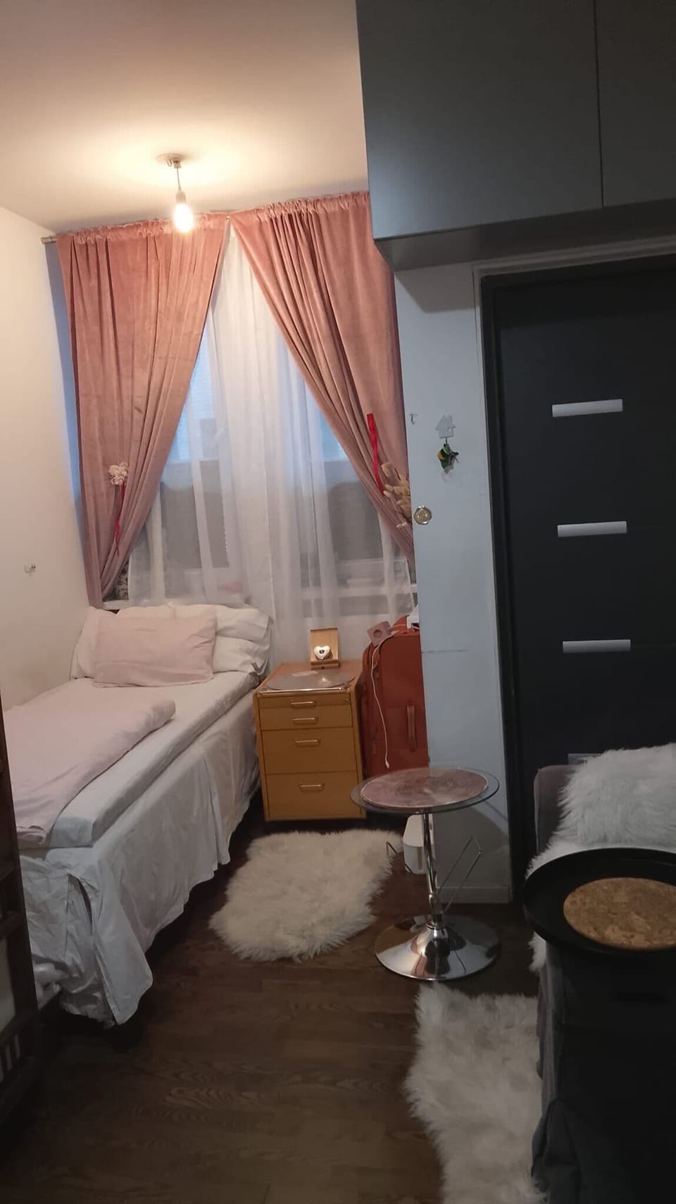 WiFi (free), bed sheets