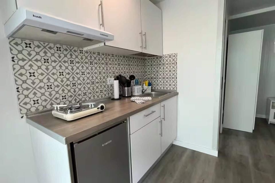 Stovetop, electric kettle