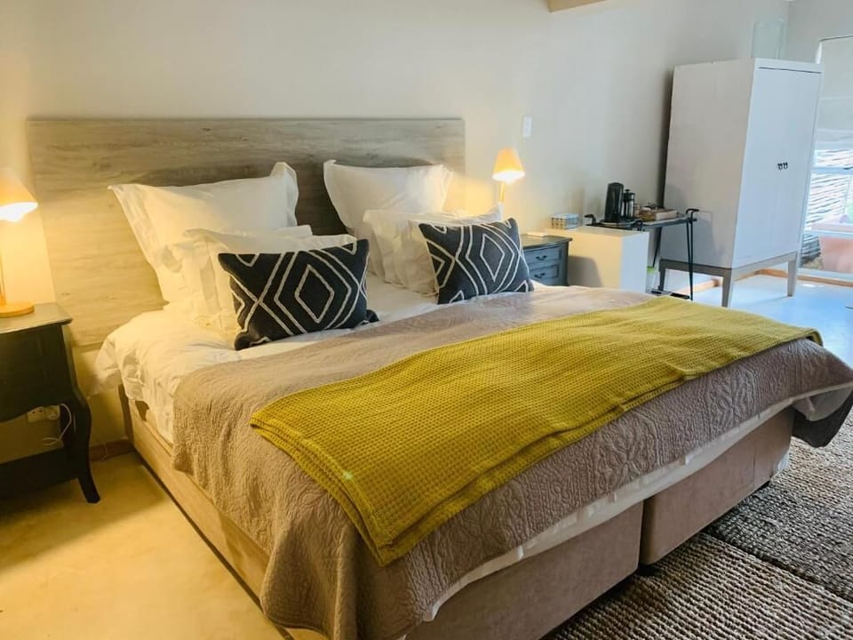 Premium bedding, individually decorated, individually furnished, desk