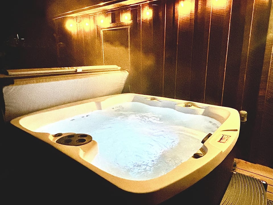 Indoor spa tub