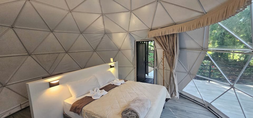 Deluxe Tent, 1 King Bed, Garden View | WiFi (free)
