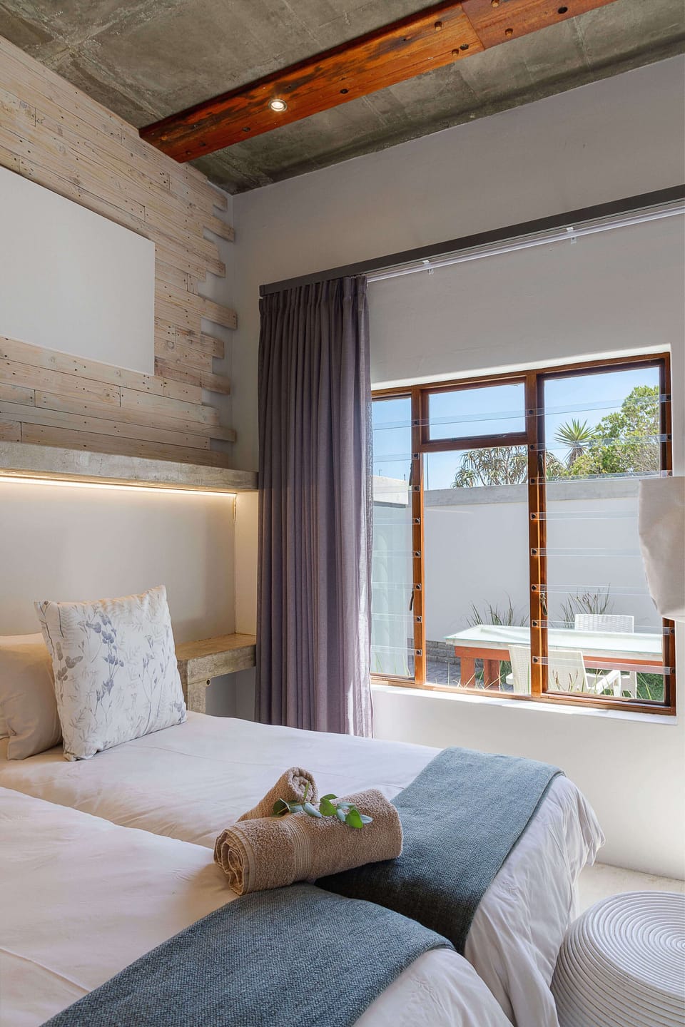 Twin Room | Premium bedding, minibar, in-room safe, desk