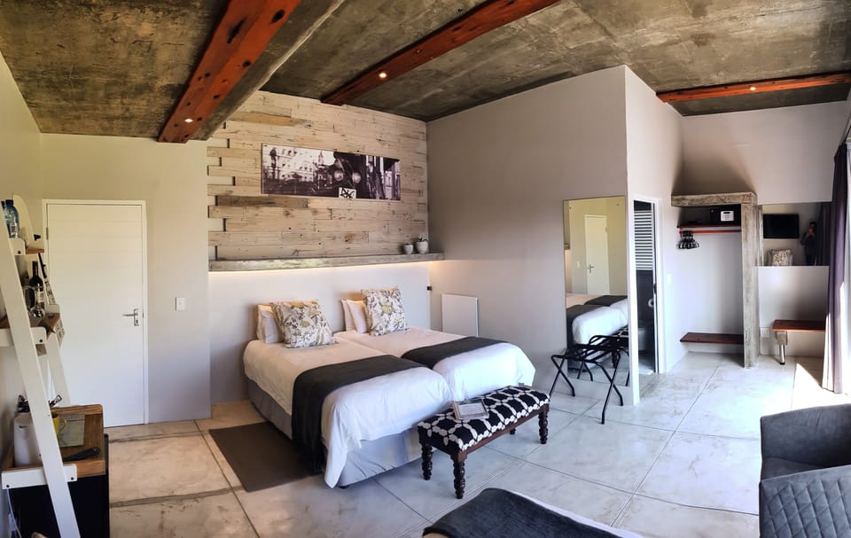 Triple Room | Premium bedding, minibar, in-room safe, desk