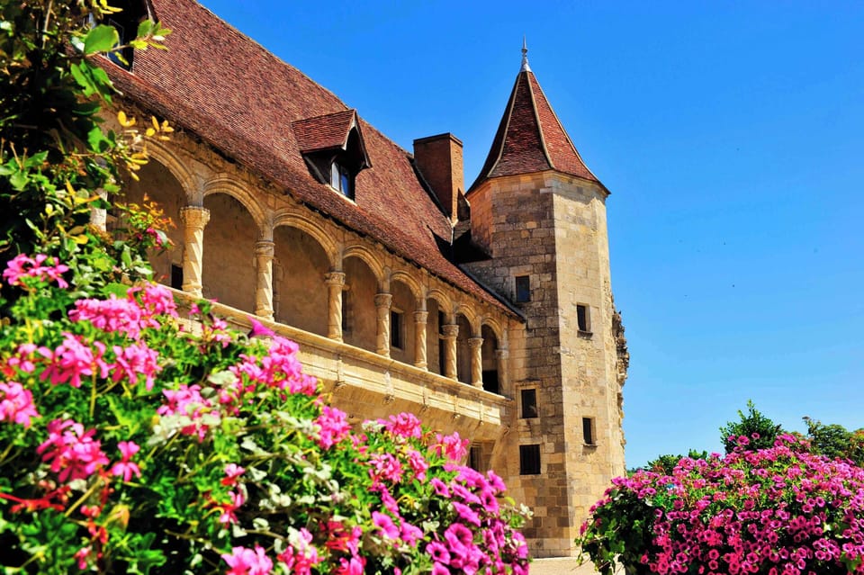 Half-timbered facades line Nérac's old streets — the medieval town centre is a 5-minute walk.