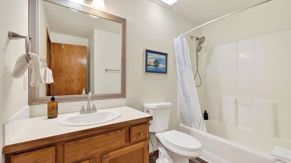 Morning Glory by Avantstay Lower-level Whidbey Hideaway Water Views + Shared Hot Tub Apartment in Bells Beach
