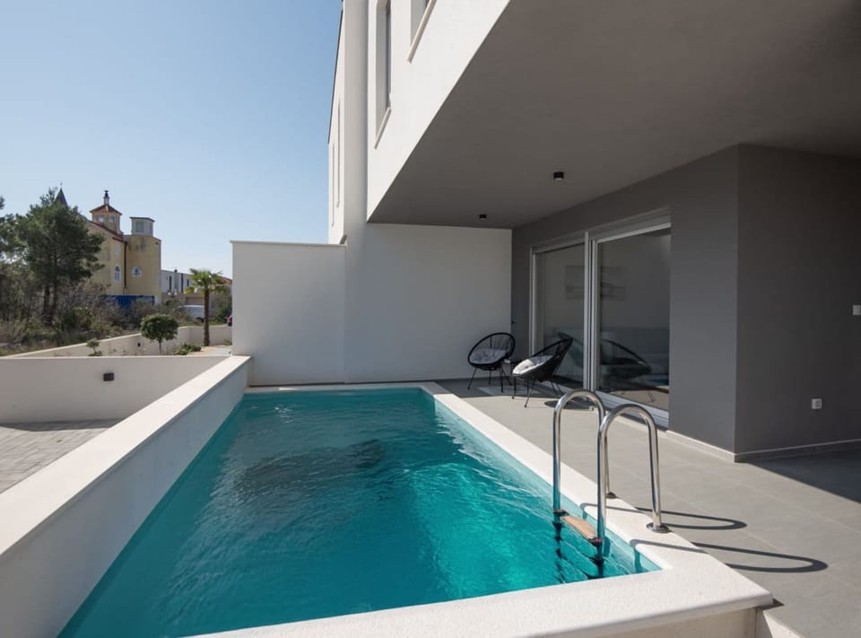 Villa (Three Bedroom Villa with Outdoor Swim) | Outdoor pool | Seasonal outdoor pool, sun loungers