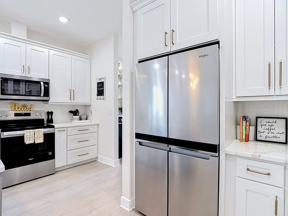 Fully stocked chef`s kitchen