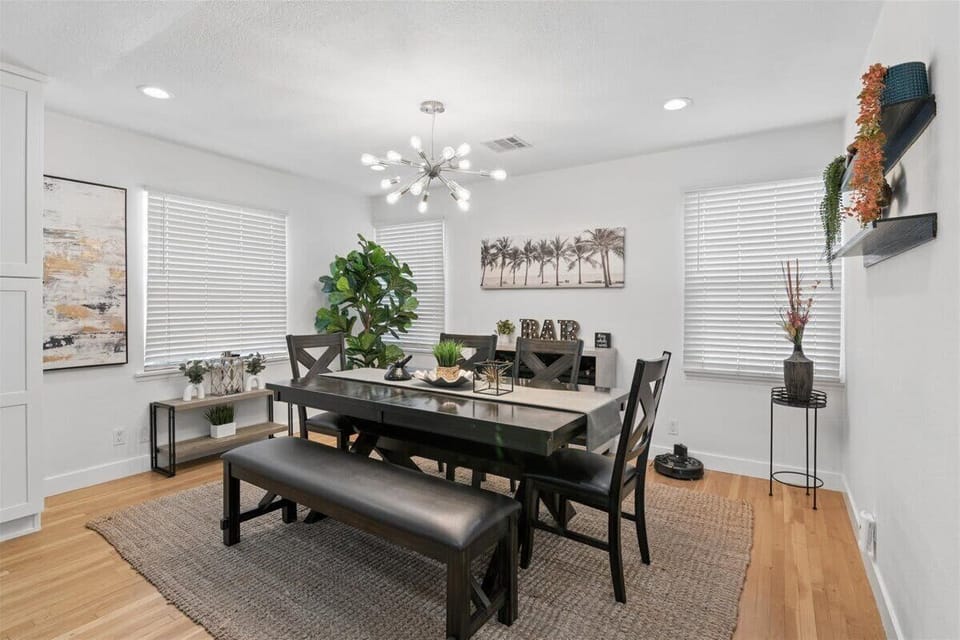 Professionally designed formal dining room, great for meals together or sitting around and playing cards and having fun