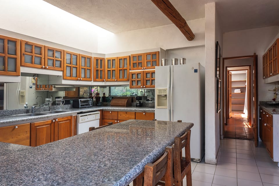 Family Cottage, City View | Private kitchen