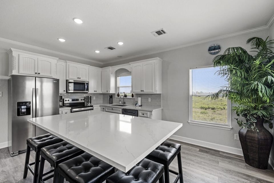 Gather around the island & connect over a home-cooked meal