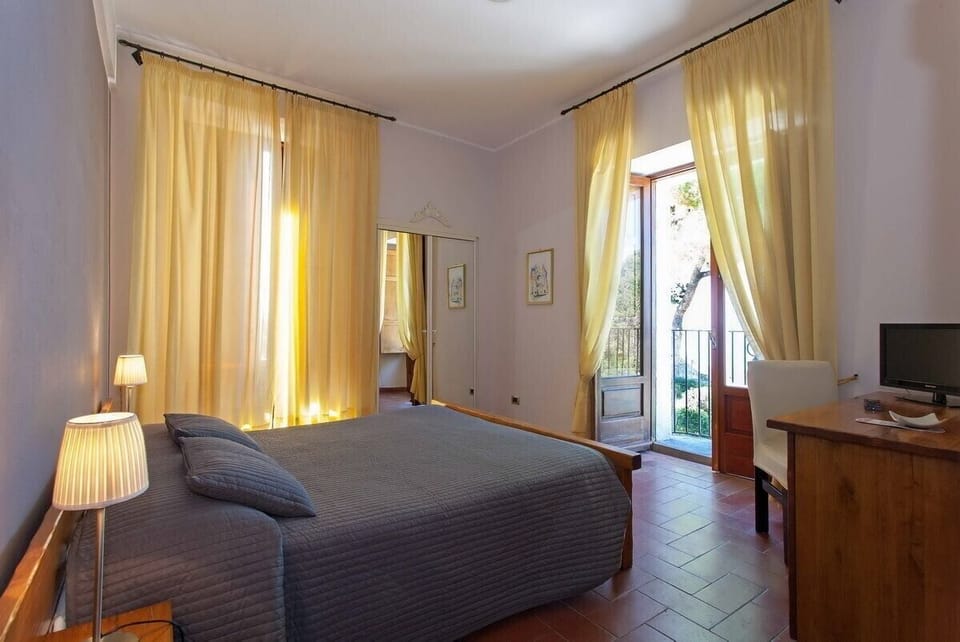Classic Double Room, Garden View