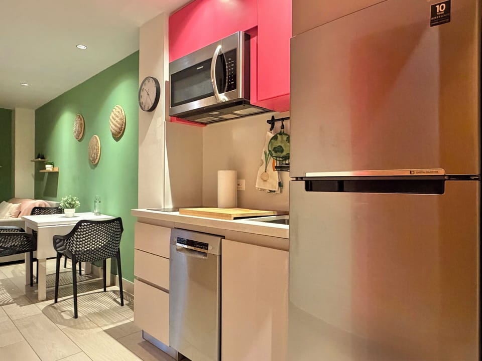 Coffee/tea maker, mini-fridge, microwave, stovetop