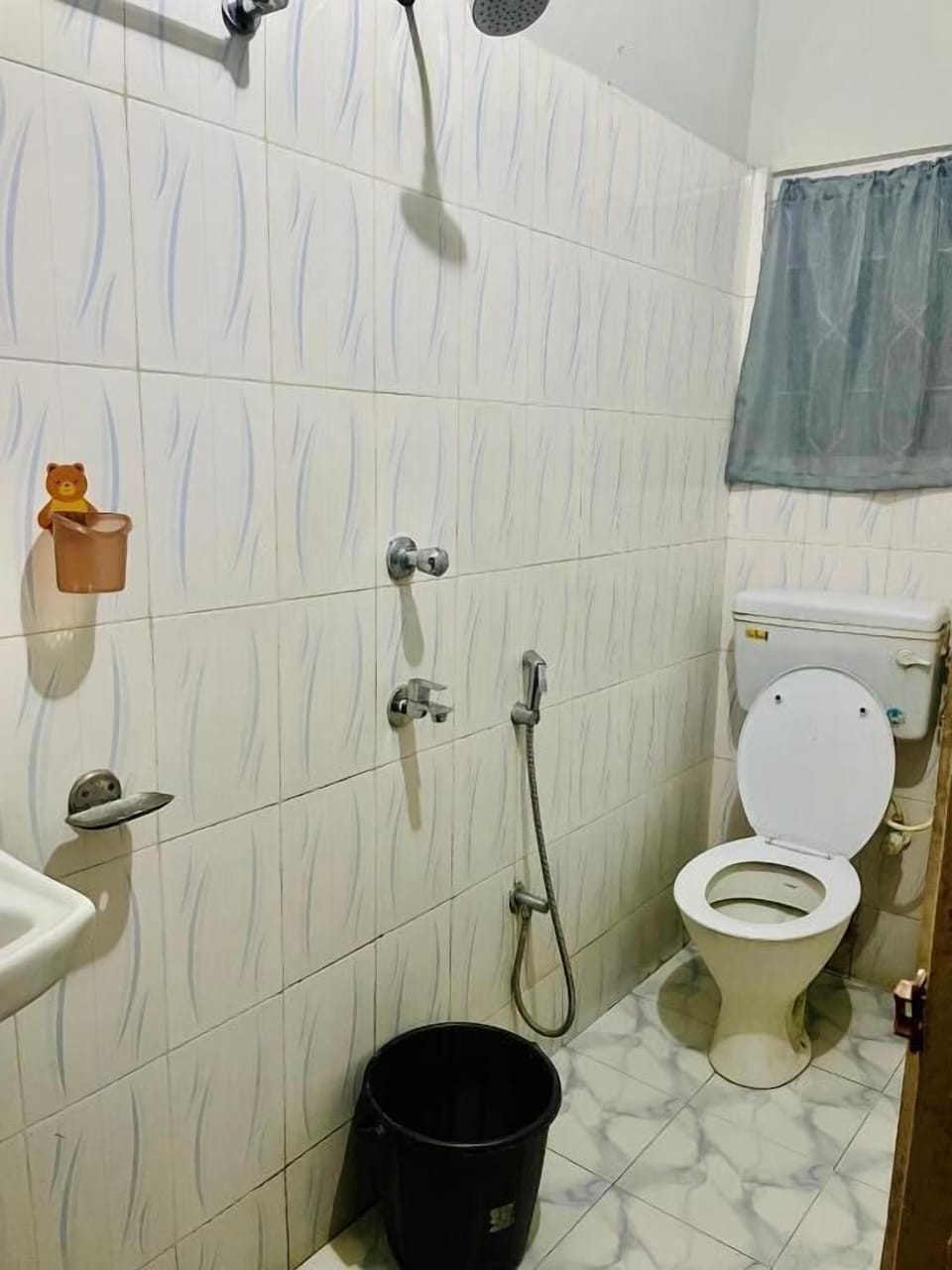 Economy Single Room | Bathroom | Shower, free toiletries, towels, soap
