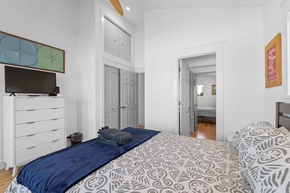 Queen Bedroom with gulf views