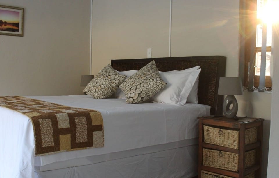 Cottage | Egyptian cotton sheets, premium bedding, Tempur-Pedic beds
