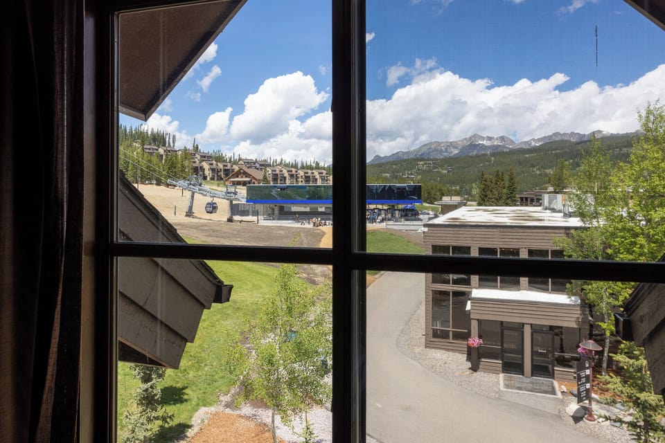 Direct View of the gondola right outside your window | 2nd bedroom
