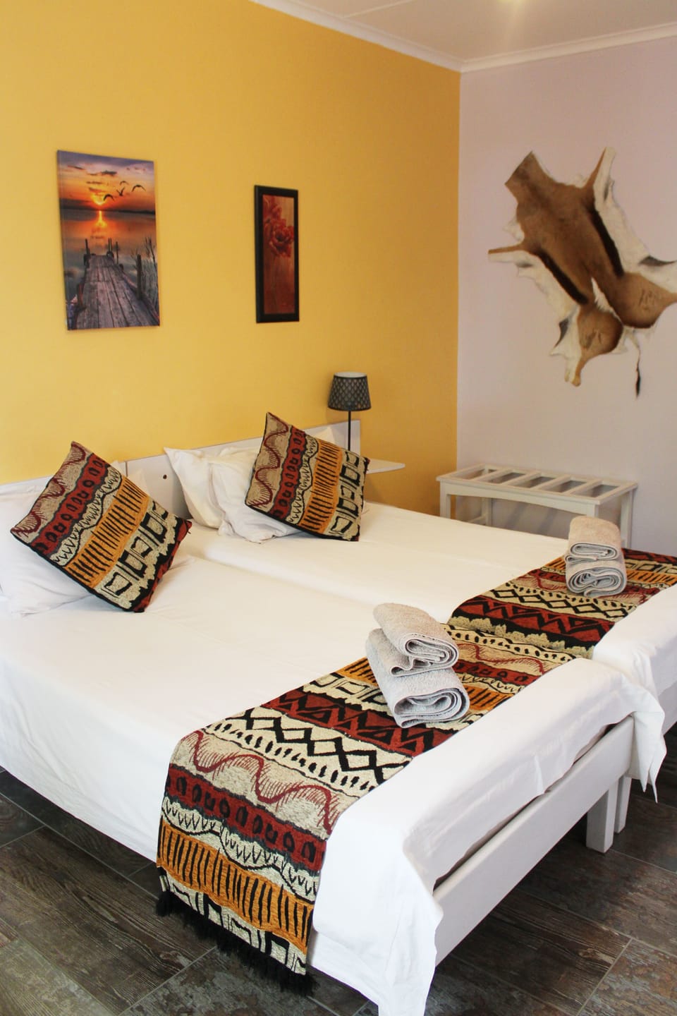 Premium bedding, in-room safe, desk, WiFi (free)