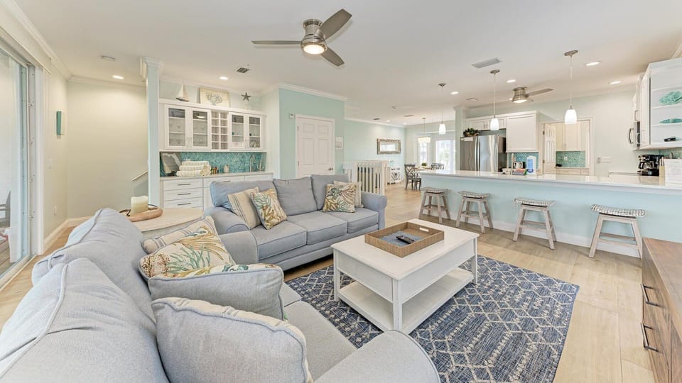Great Gathering Space with Plenty of Comfortable Seating