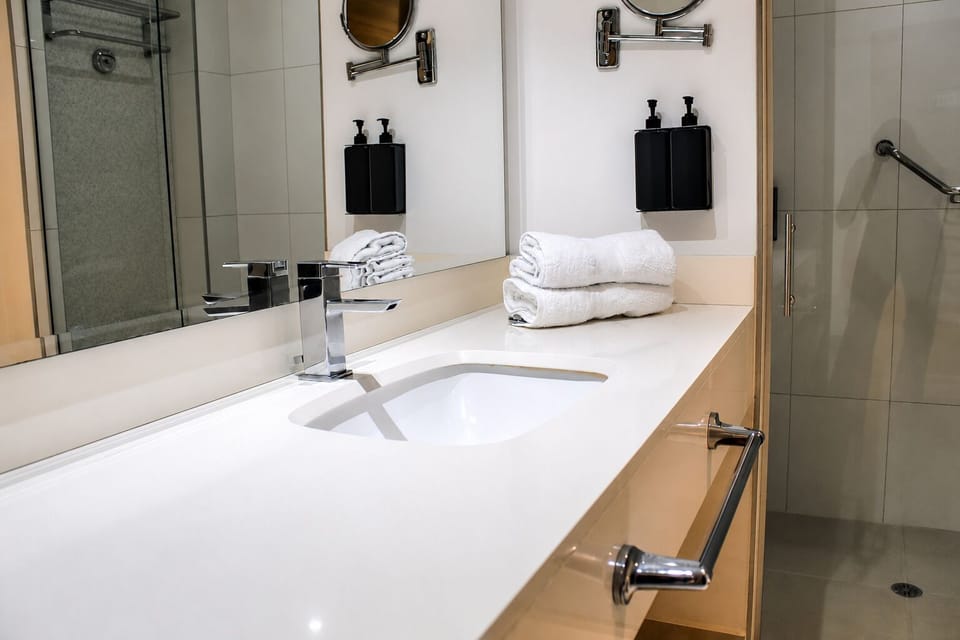 Standard Double Room, City View | Bathroom | Hair dryer, towels, soap, shampoo