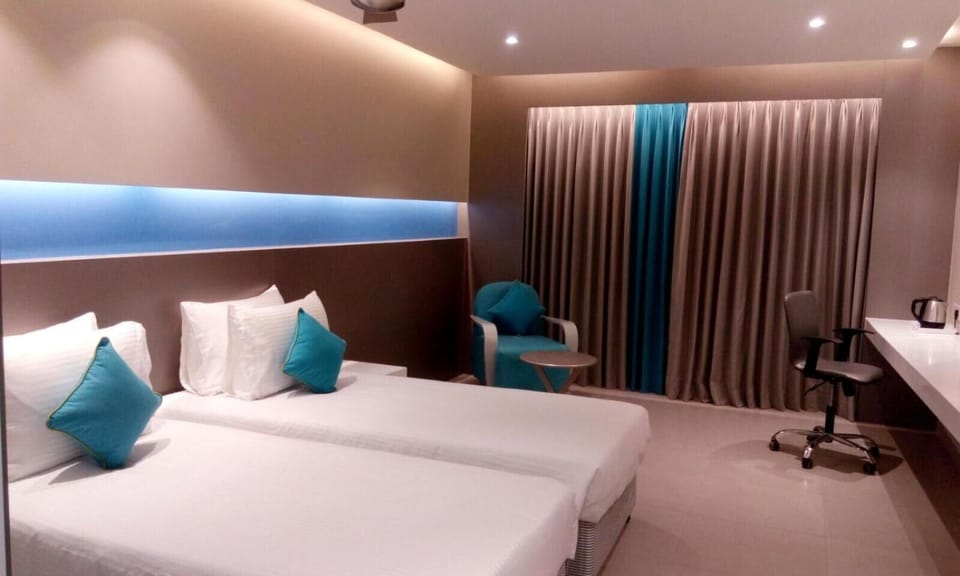 Superior Single Room, 1 Bedroom | Minibar, desk, soundproofing, rollaway beds