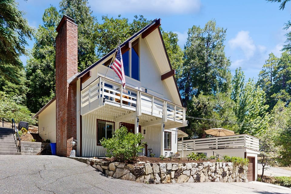 A beautiful 3 bedroom, 3 bathroom home in Lake Arrowhead, CA.