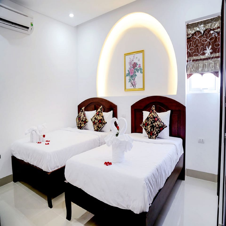Deluxe Room, Non Smoking, City View | Minibar, in-room safe, soundproofing, WiFi (free)