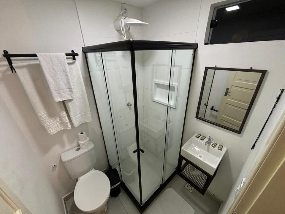 Classic Double Room | Bathroom | Towels, soap, toilet paper
