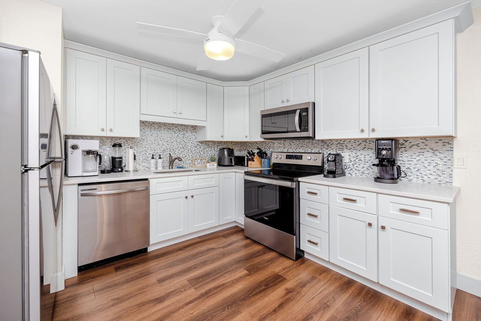 The kitchen has everything you need for home cooked meals