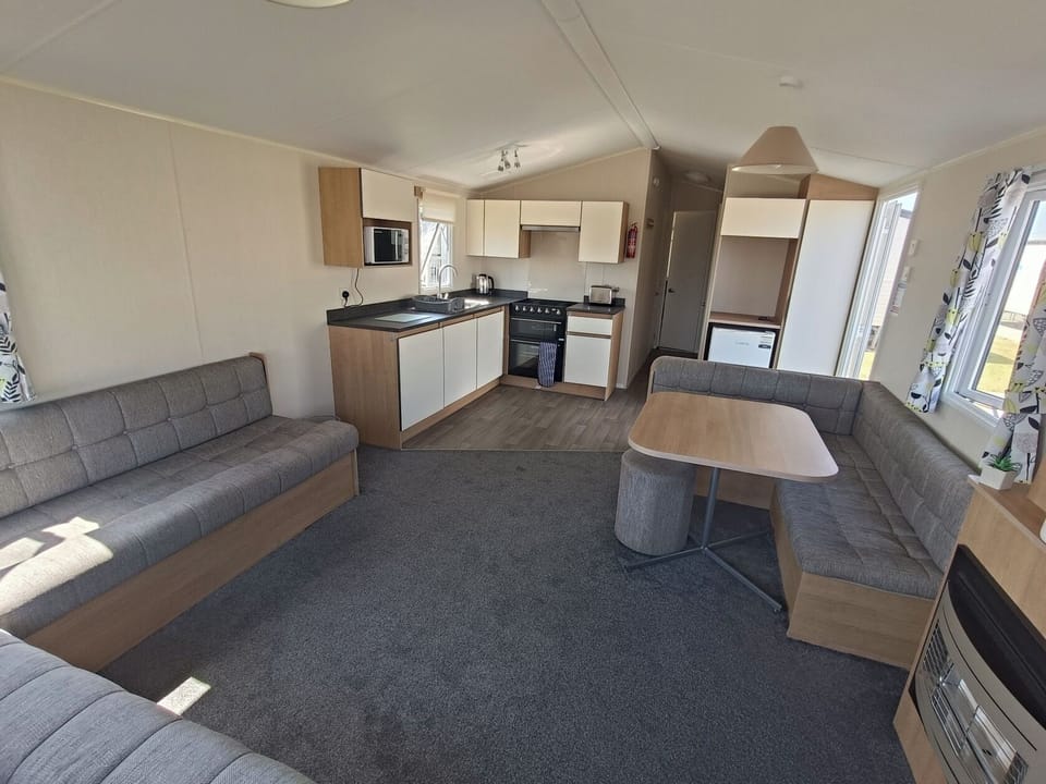 LIVING ROOM/KITCHEN