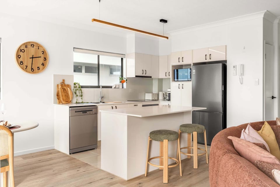 Fully equipped kitchen overlooking the dining area