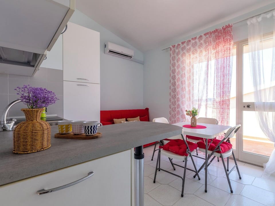 Furniture, Interior Design, Wood, Flooring, Floor, Room, Home, Chair, Major Appliance, Ceiling