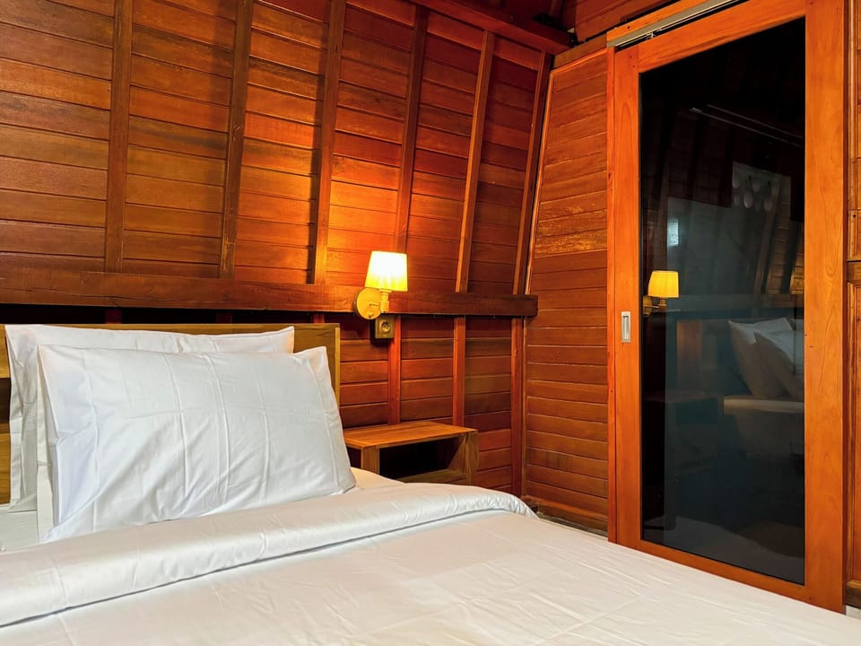 Villa, Garden View | Desk, WiFi (free), bed sheets
