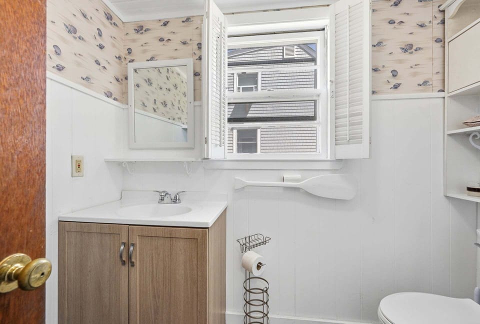 Bathroom 1 - Full with shower stall