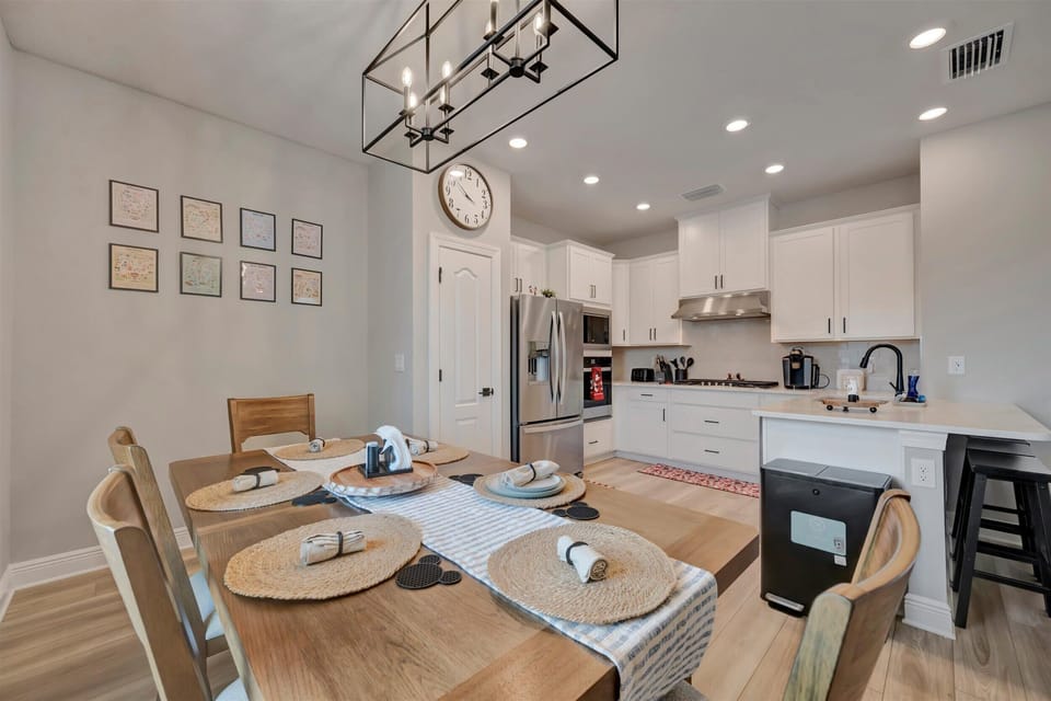 Luxury House, 4 Bedrooms | Dining