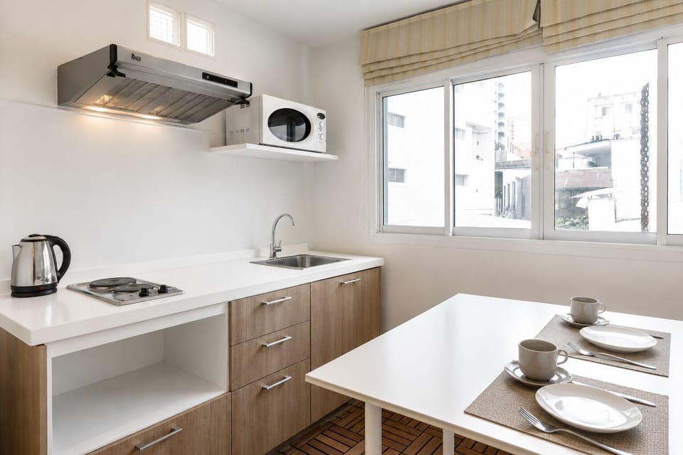 Deluxe Double Room | Private kitchen | Mini-fridge, microwave, stovetop