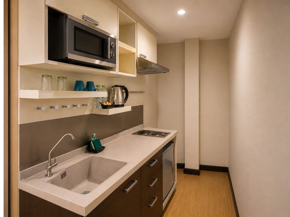 Comfort Double Room, City View | Private kitchenette | Mini-fridge, microwave, stovetop