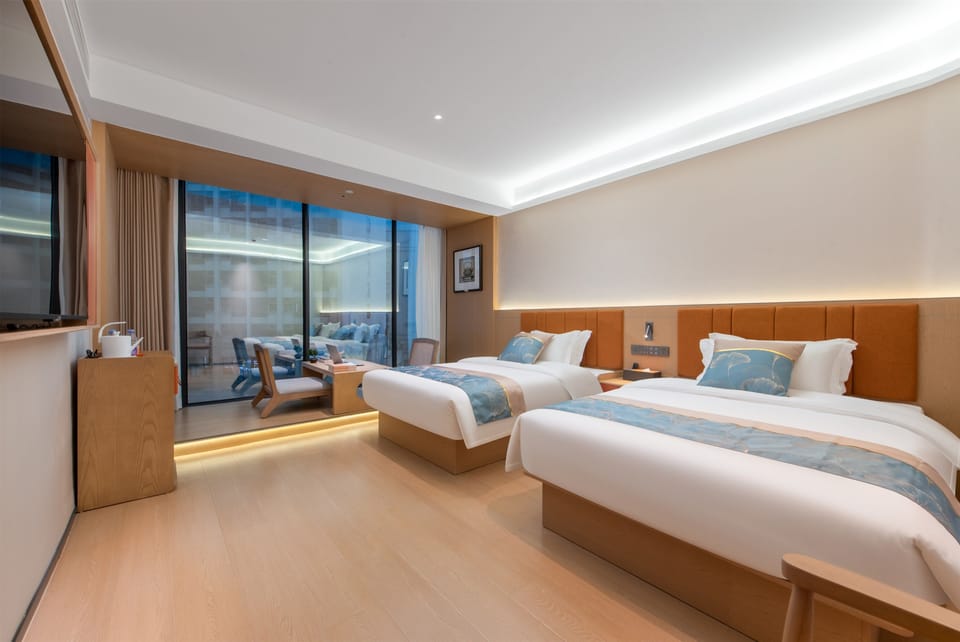 Luxury Twin Room, City View | Egyptian cotton sheets, premium bedding, down comforters, pillowtop beds