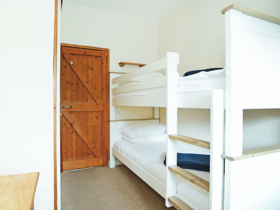 Bunk bedroom | Harvest - North Hill Cottages, Barnstaple