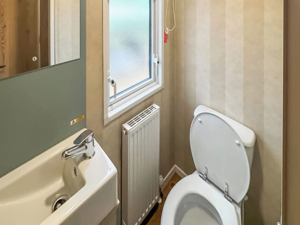 Bathroom | Snowdonia View, Pwllheli