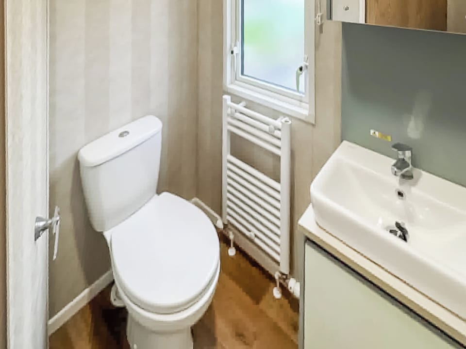 Bathroom | Snowdonia View, Pwllheli