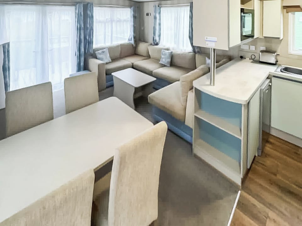 Open plan living space | Snowdonia View, Pwllheli